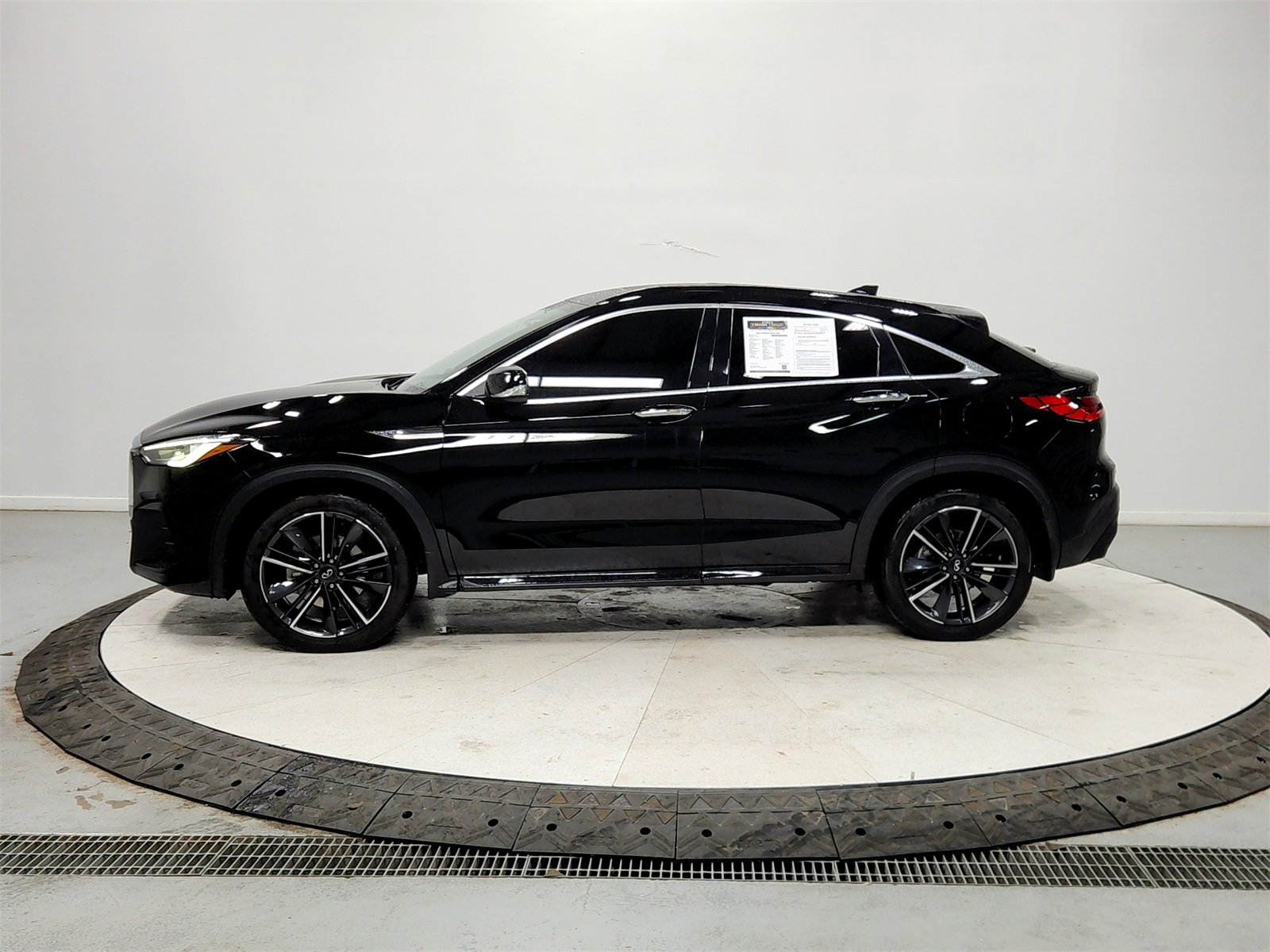 Used 2023 INFINITI QX55 Luxe w/ Cargo Package image 4