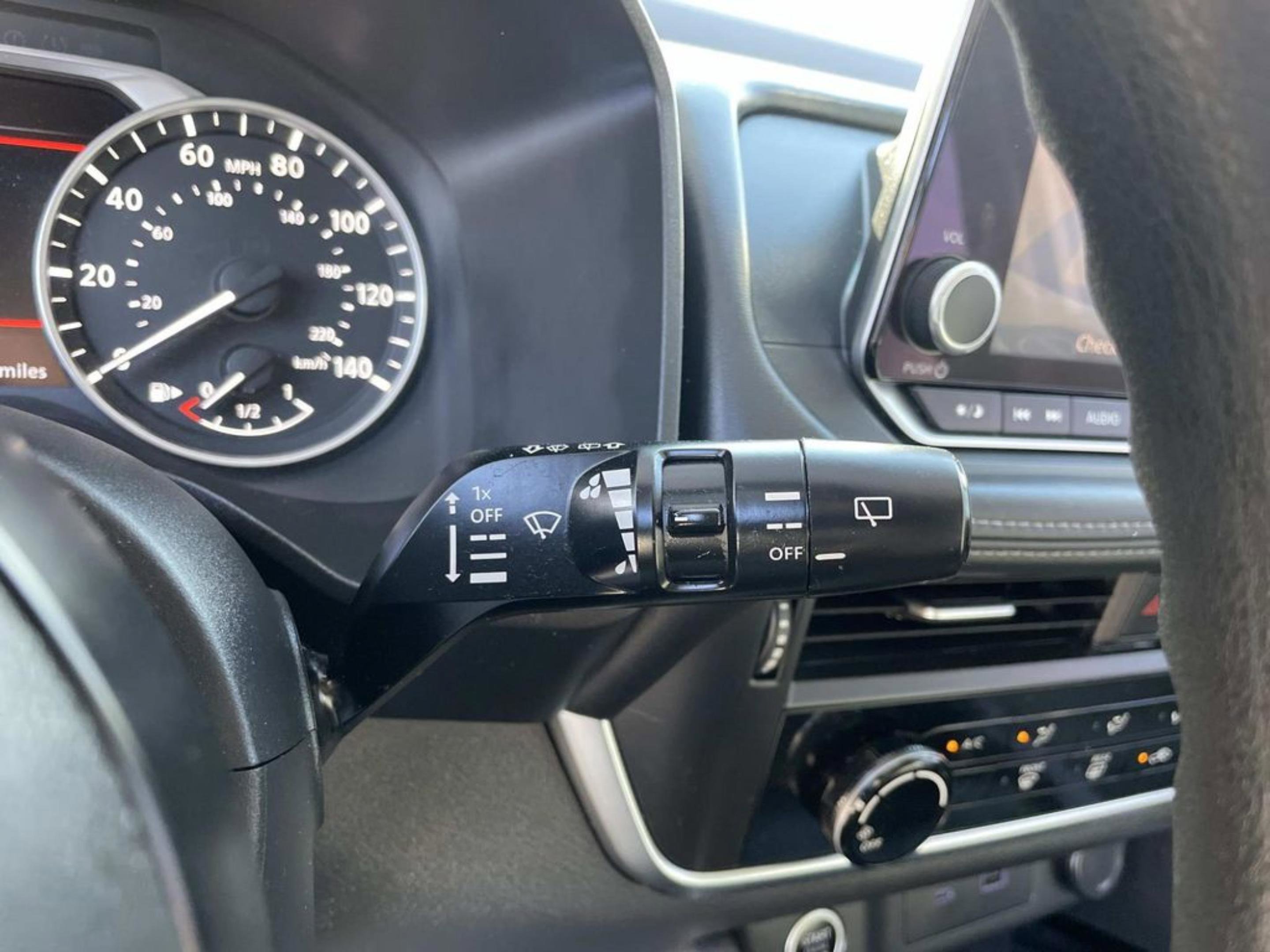 Used 2022 Nissan Rogue S image 25