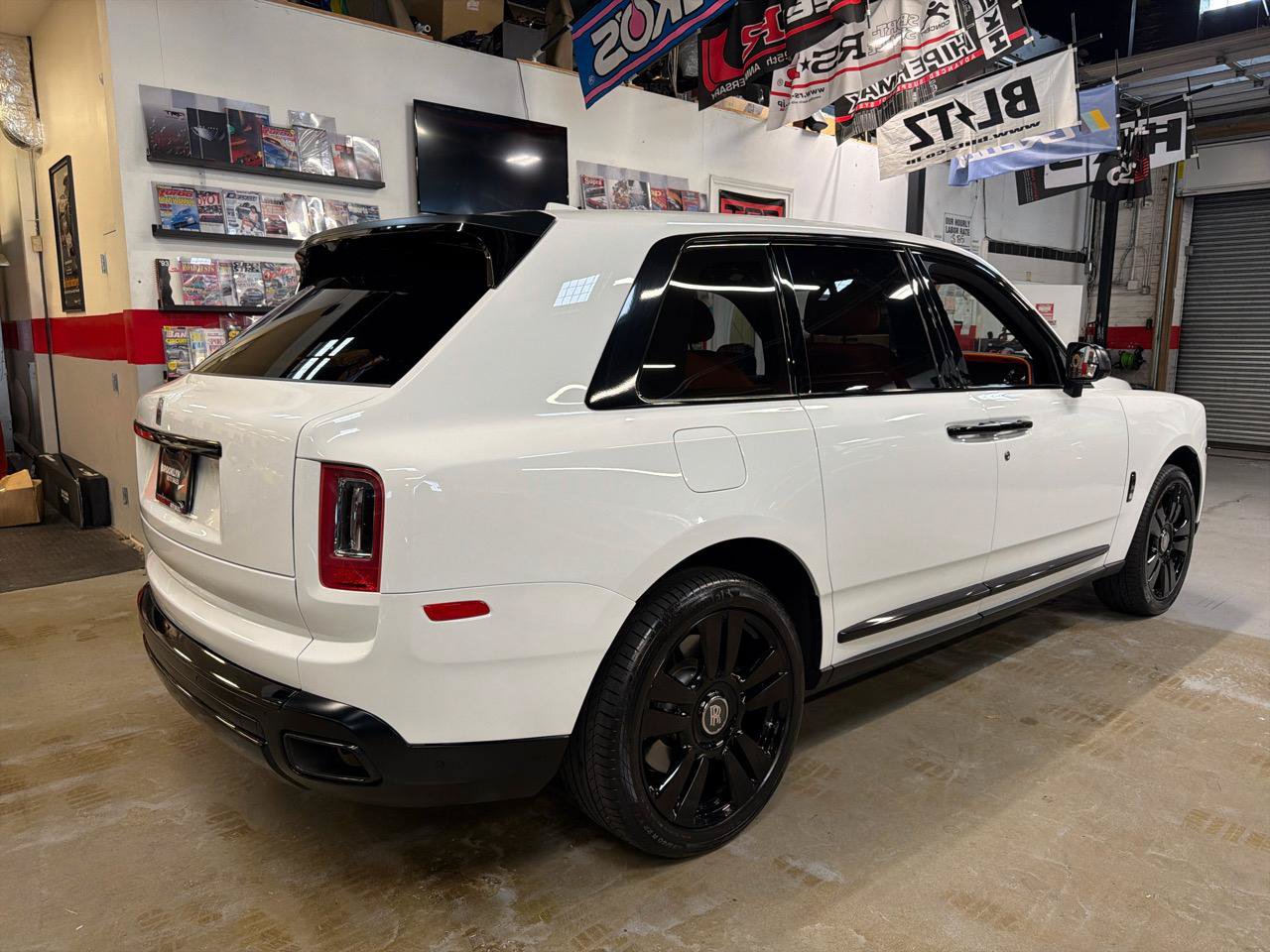 Used 2023 Rolls-Royce Cullinan AWD/4WD image 5