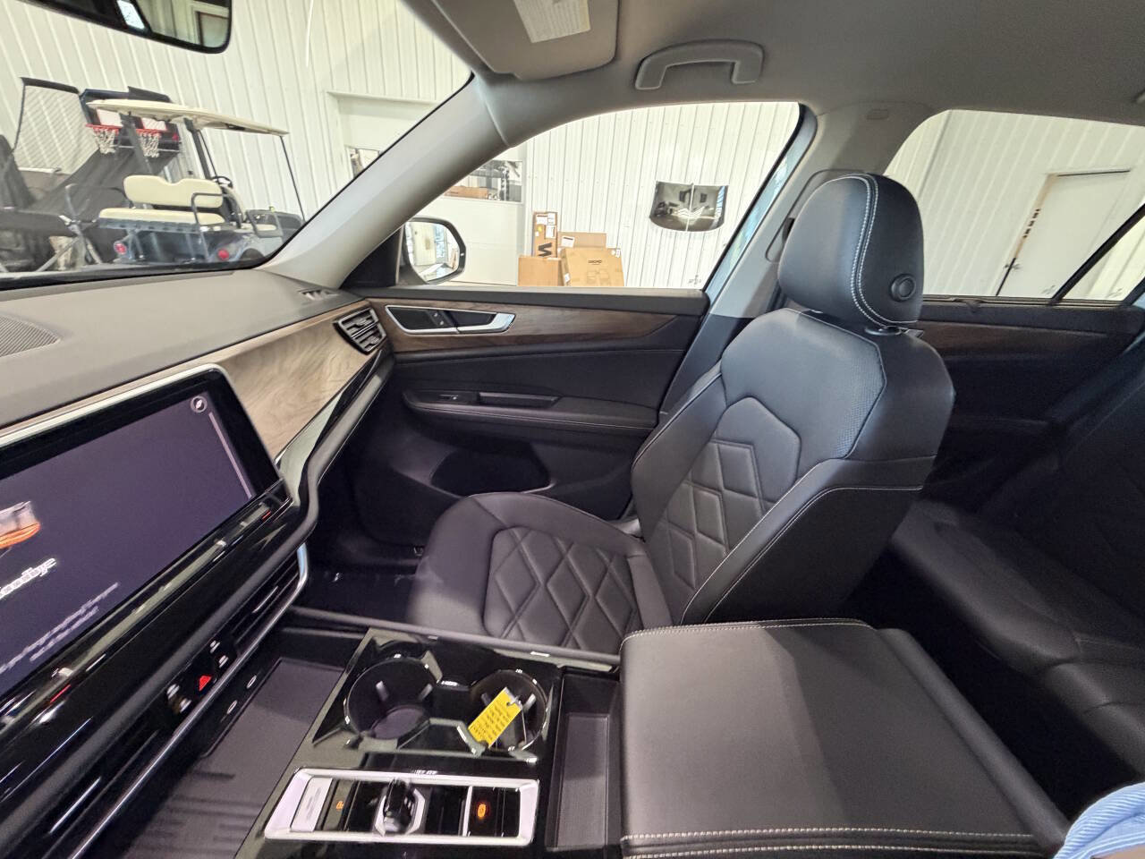 Used 2025 Volkswagen Atlas SE image 3