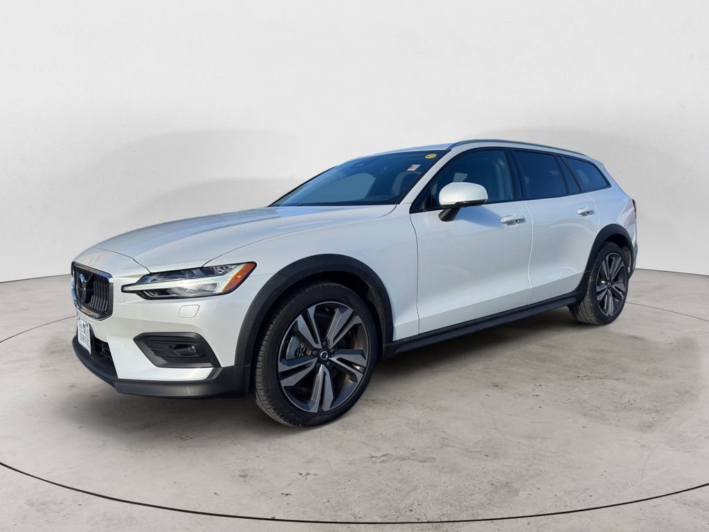 Certified 2025 Volvo V60 B5 Cross Country Plus image 2