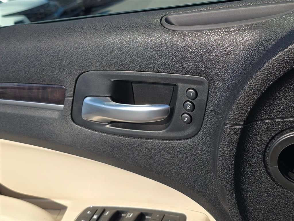 Used 2016 Chrysler 300 C w/ Safetytec Plus Group RWD image 18