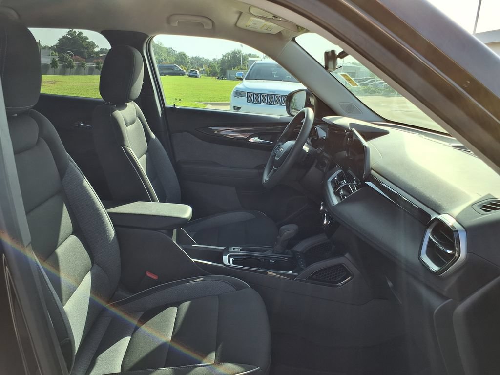 Used 2025 Chevrolet TrailBlazer LT FWD image 23