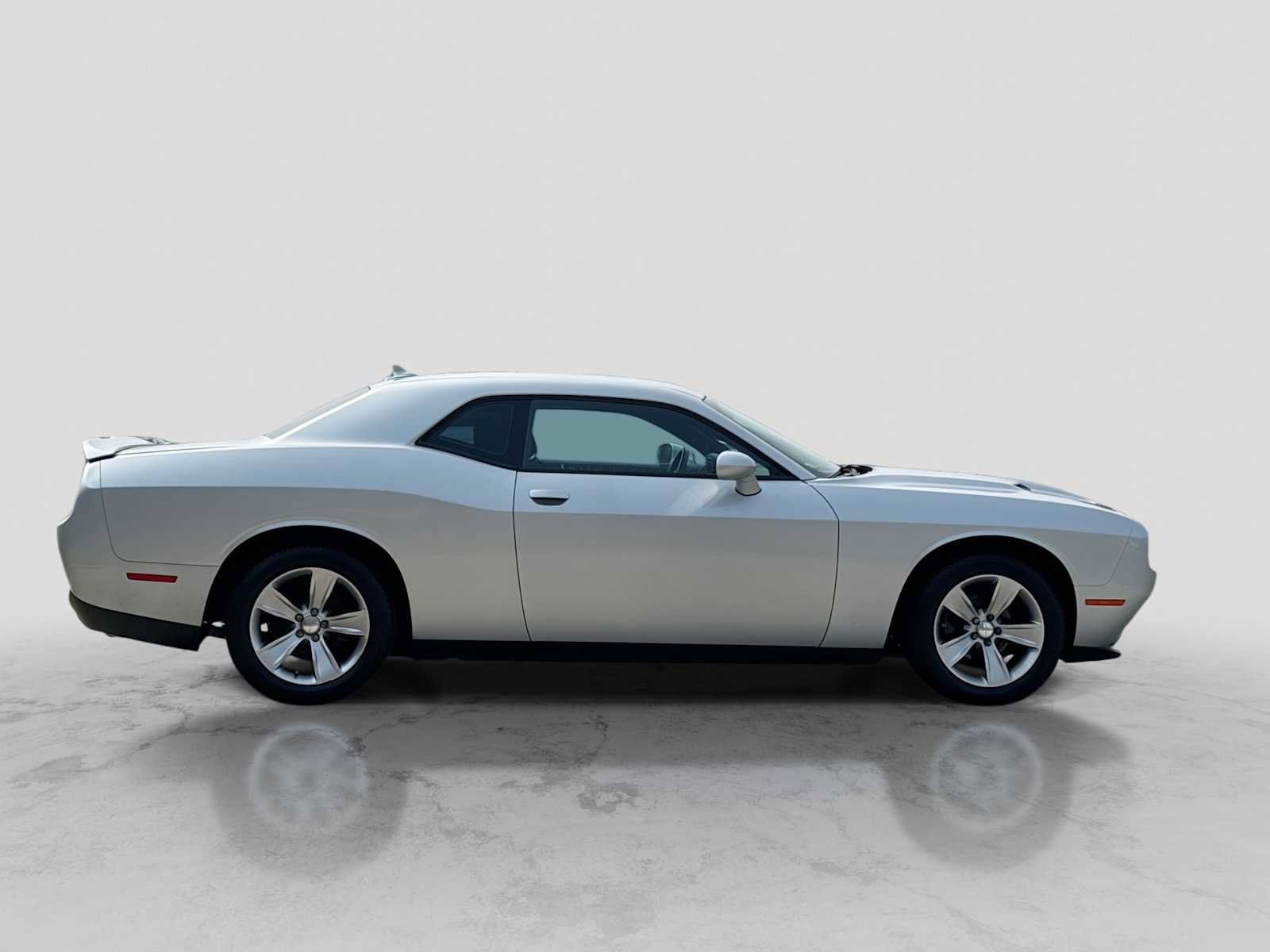 Used 2020 Dodge Challenger SXT RWD image 7
