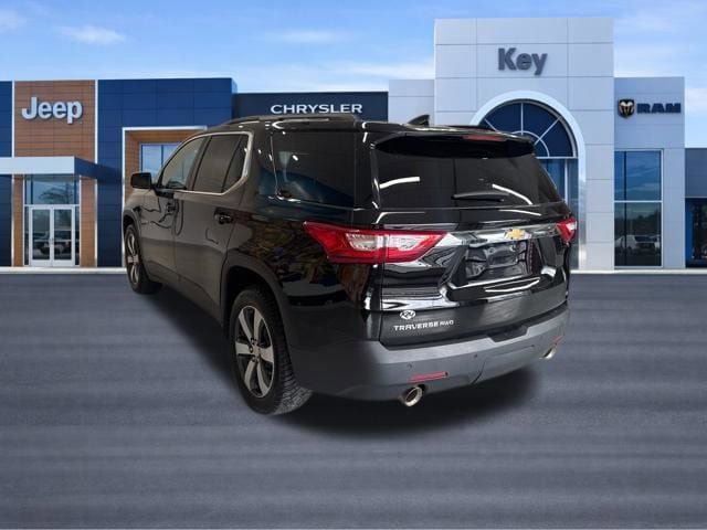 Used 2019 Chevrolet Traverse LT w/ LT Premium Package AWD/4WD image 3