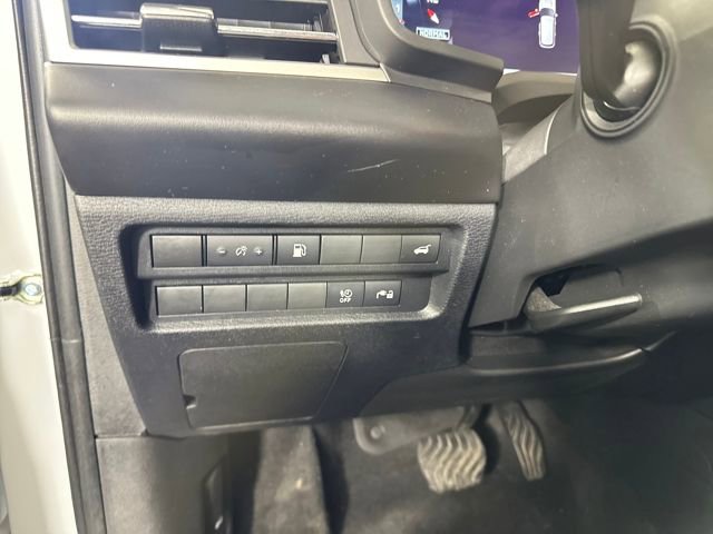 Used 2023 Mitsubishi Outlander SE image 19