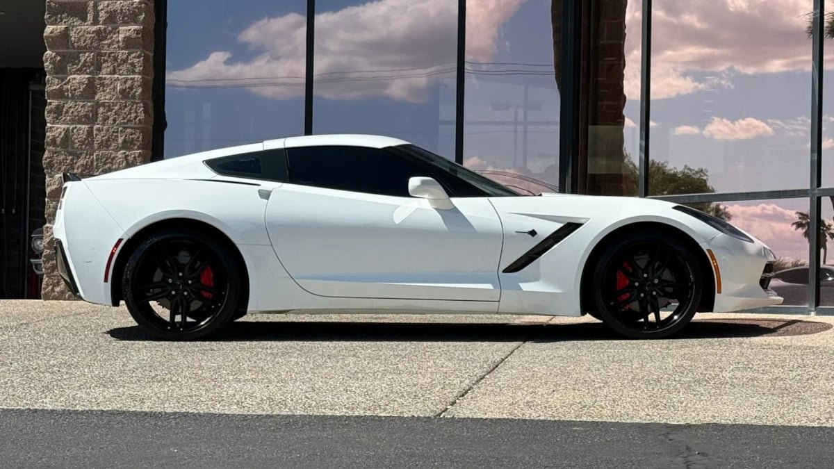 Used 2018 Chevrolet Corvette Stingray Coupe w/ Carbon Flash Badge Package RWD image 15