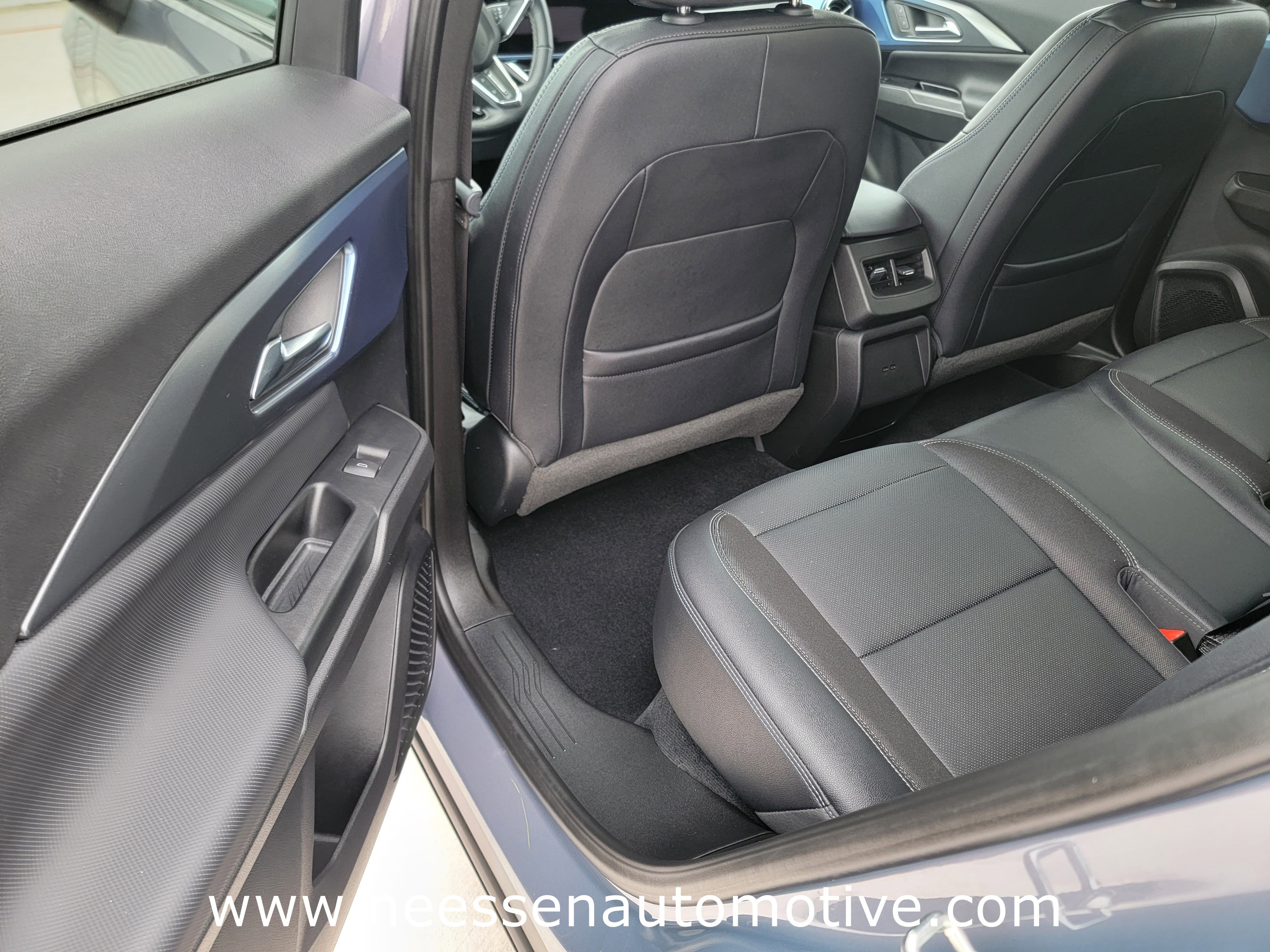 Used 2025 Chevrolet Equinox EV LT w/ Convenience Package image 13