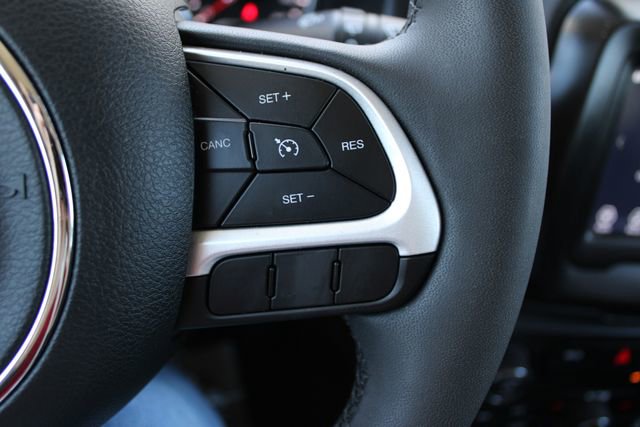 Used 2021 Jeep Renegade Latitude AWD/4WD image 6