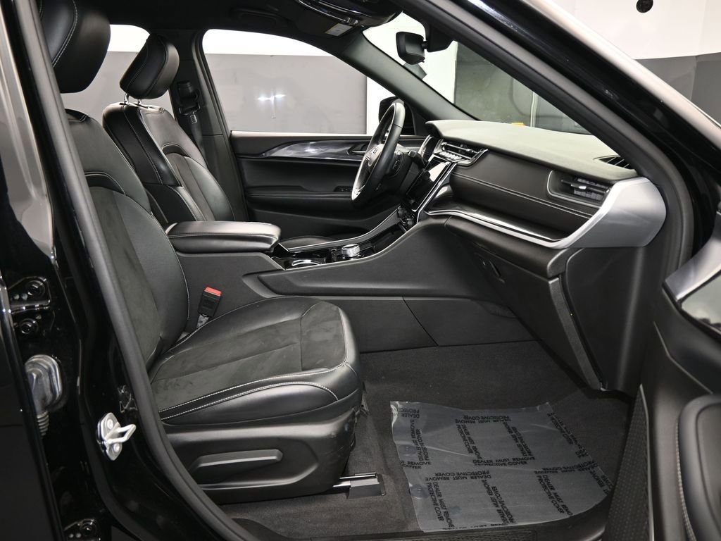 Used 2021 Jeep Grand Cherokee L Laredo image 46