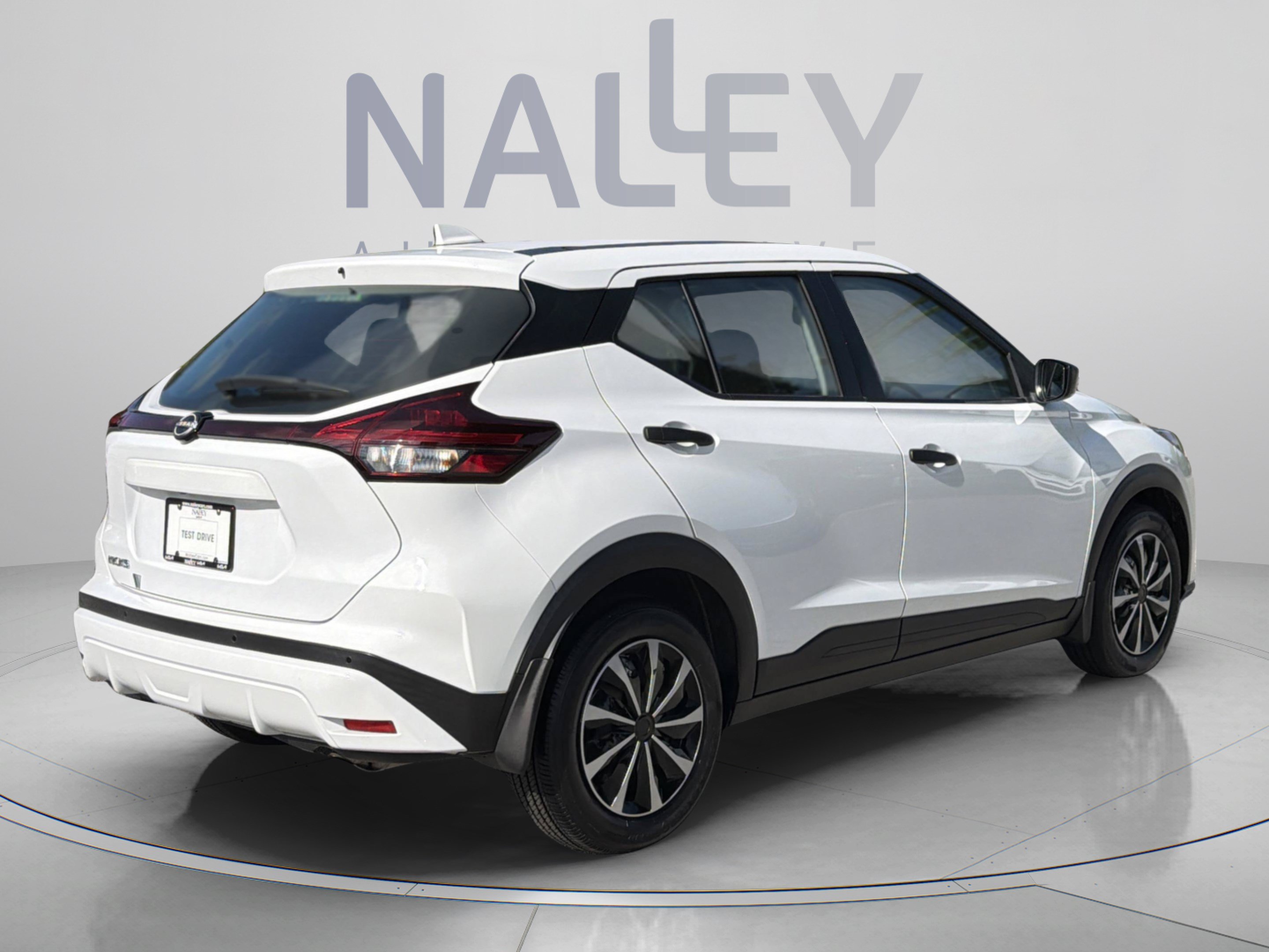 Used 2022 Nissan Kicks S FWD image 5