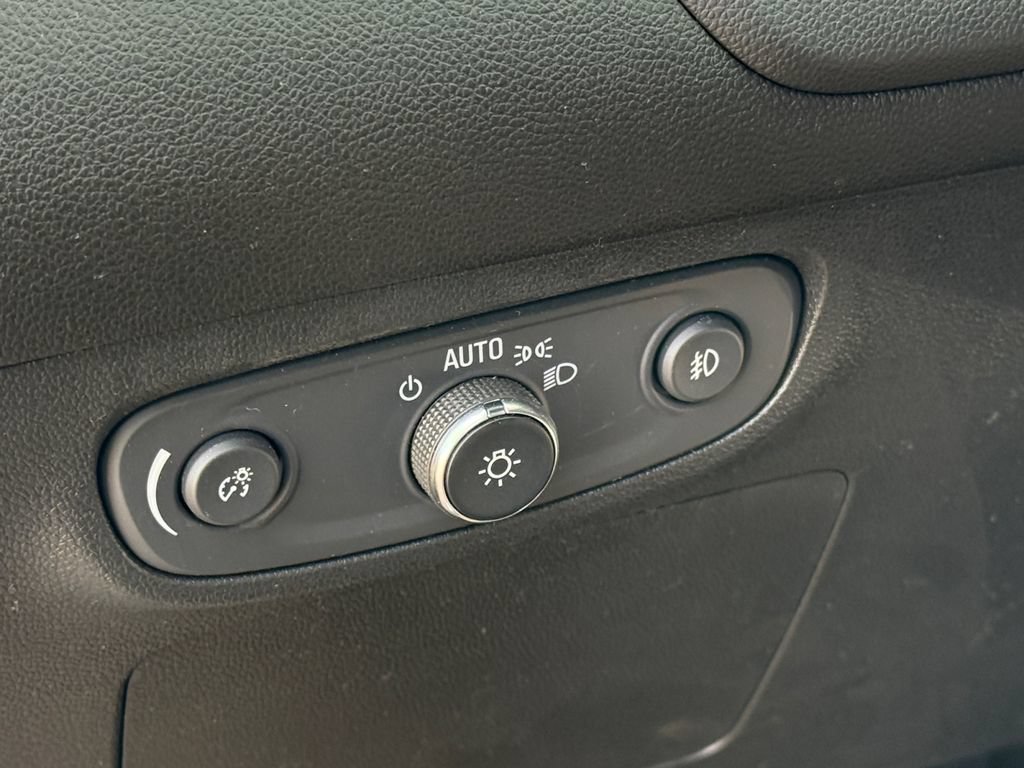 Used 2020 Buick Encore GX Preferred w/ Cold Weather Comfort Package AWD/4WD image 18