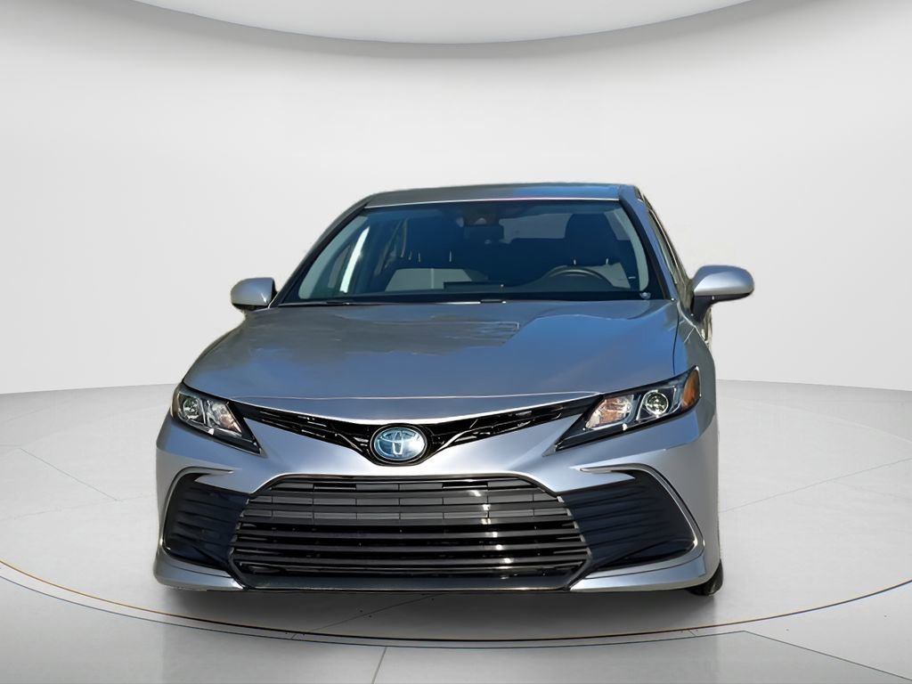 Used 2021 Toyota Camry LE image 3
