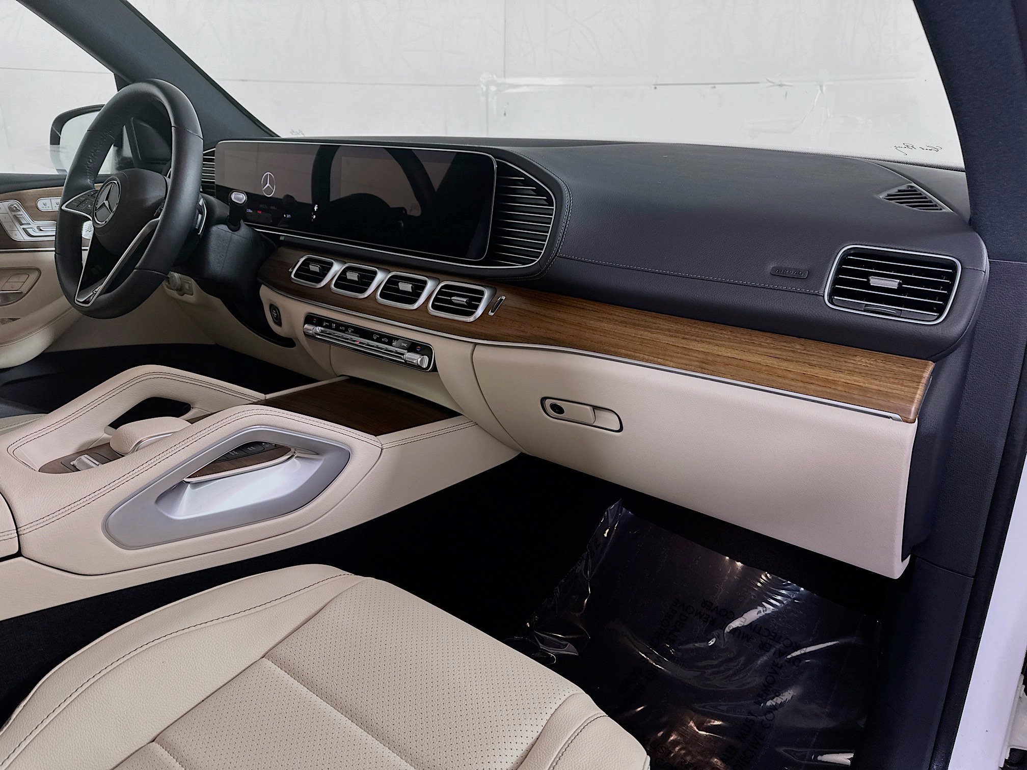 Certified 2025 Mercedes-Benz GLS 450 4MATIC image 32