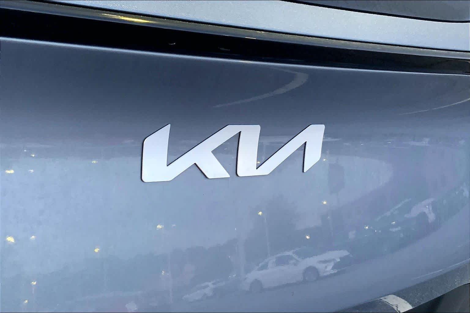 Used 2025 Kia Sportage LX FWD image 9