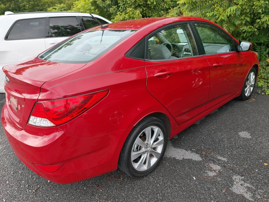 Used 2012 Hyundai Accent GLS w/ Premium Pkg 3 FWD image 4