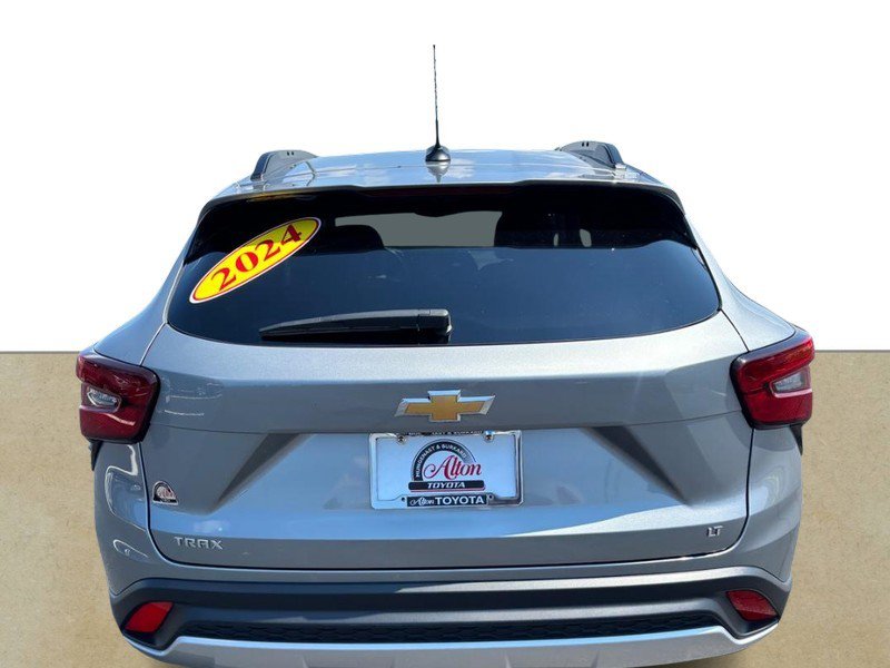 Used 2024 Chevrolet Trax LT w/ Driver Confidence Package FWD image 4