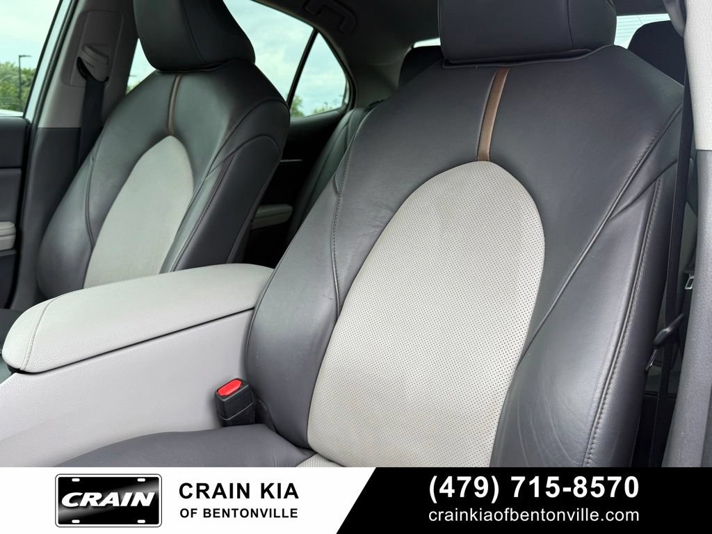 Used 2020 Toyota Camry XLE FWD image 23