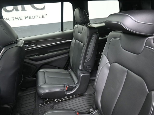 Used 2025 Jeep Grand Cherokee L Limited w/ Black Appearance Package image 22