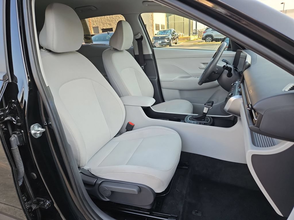 Used 2025 Hyundai Kona SEL FWD image 31