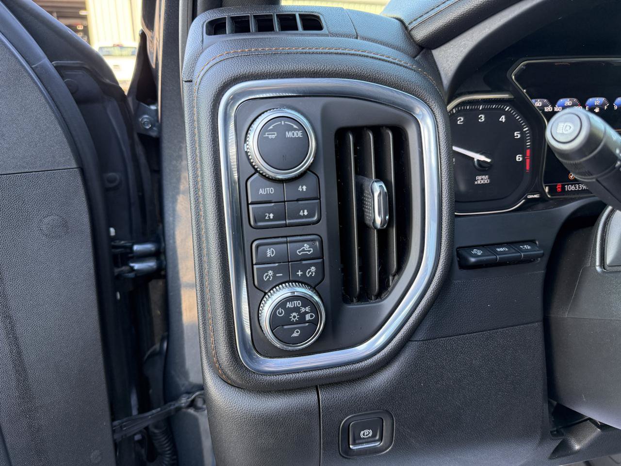 Used 2021 GMC Sierra 1500 AT4 w/ AT4 Premium Package AWD/4WD image 23