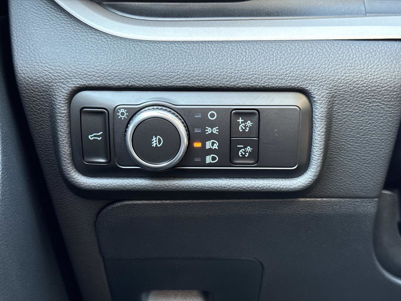 Used 2023 Ford Explorer XLT w/ Equipment Group 202A image 13