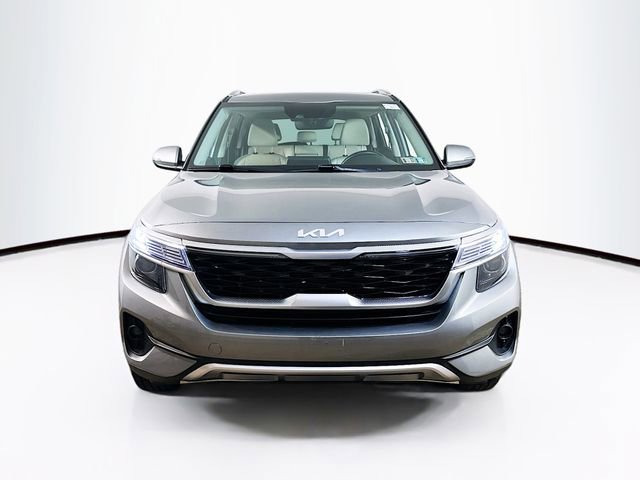 Used 2023 Kia Seltos EX image 2