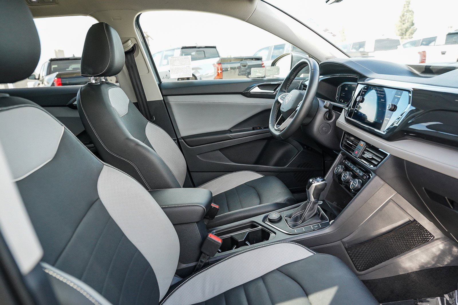 Used 2023 Volkswagen Taos SEL image 17