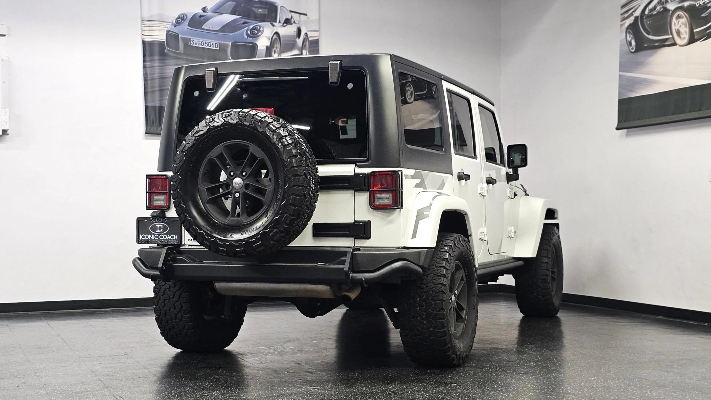 Used 2017 Jeep Wrangler Unlimited Sahara AWD/4WD image 29