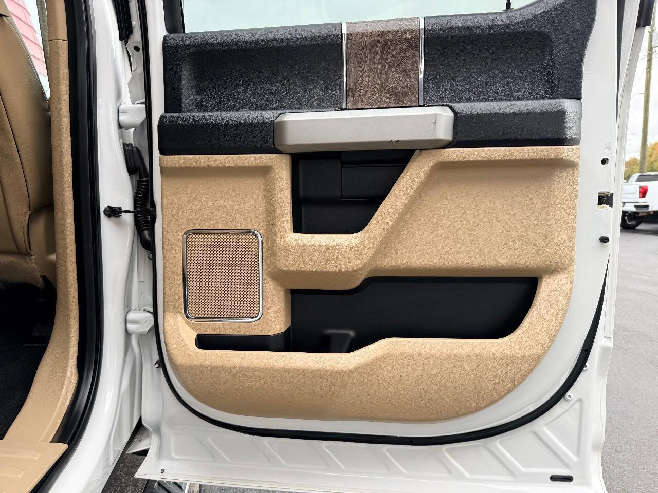 Used 2017 Ford F350 Lariat w/ FX4 Off-Road Package image 37