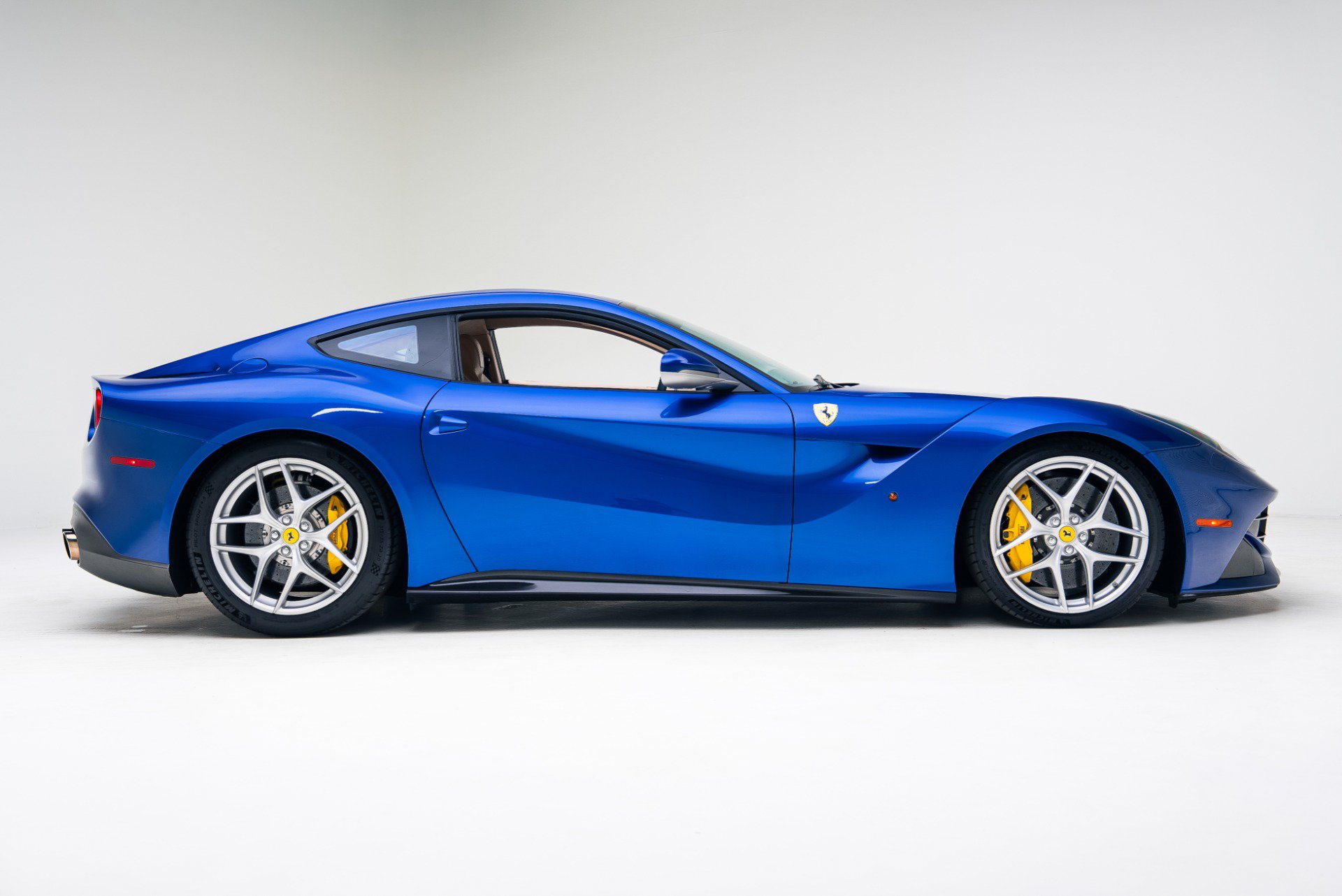 Used 2016 Ferrari F12 Berlinetta RWD image 3