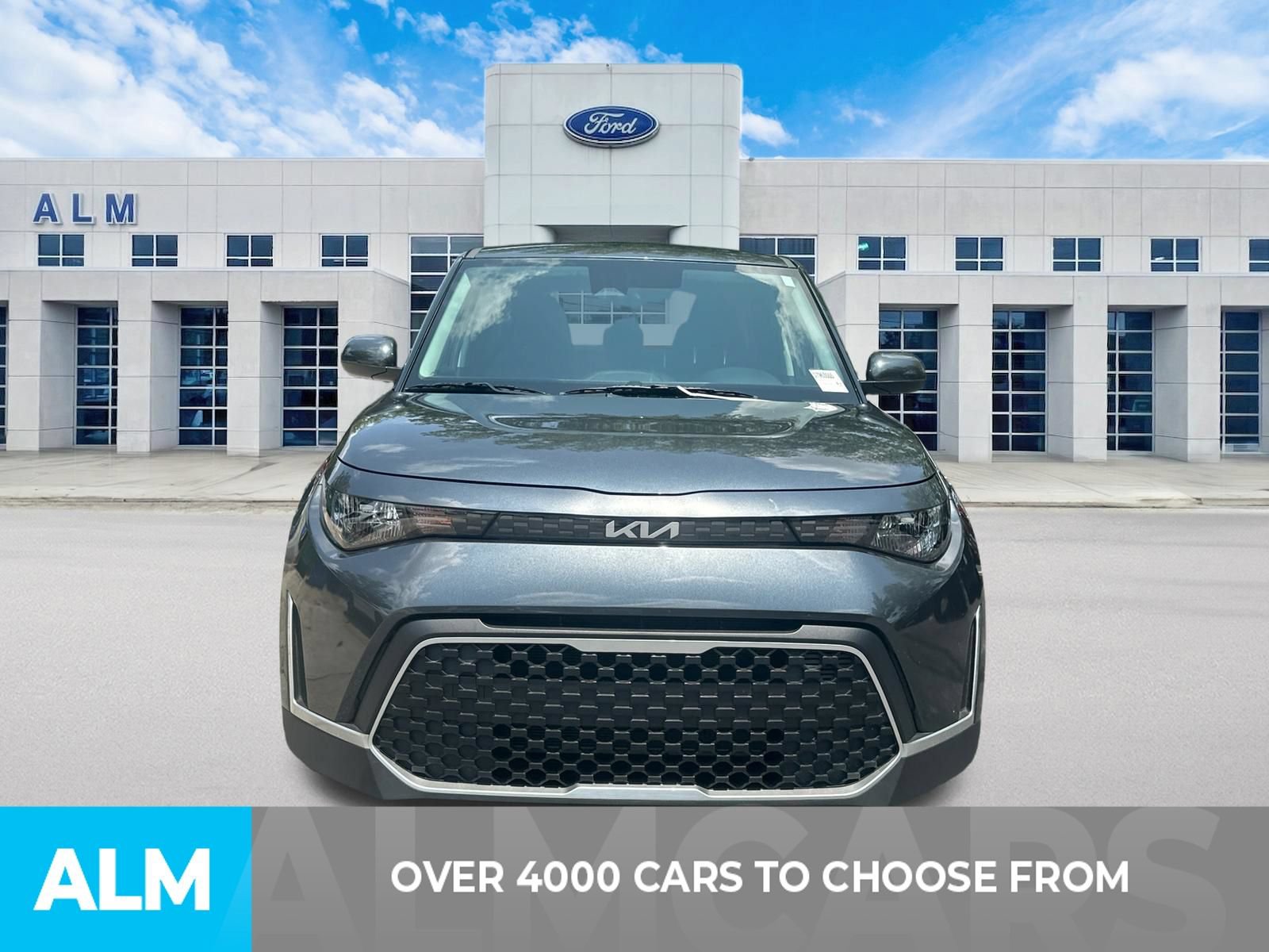 Used 2025 Kia Soul LX w/ LX Technology Package FWD image 2