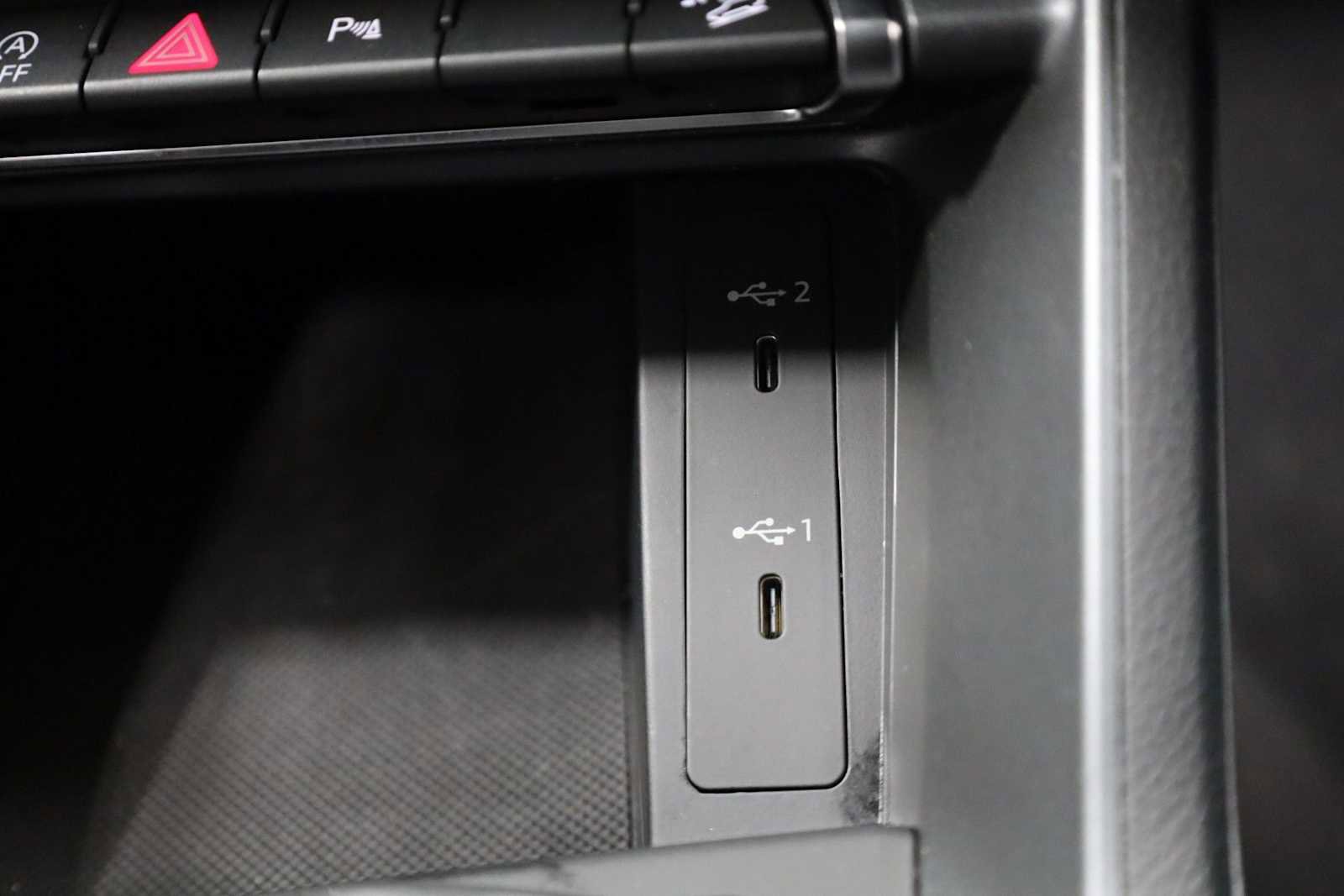 Certified 2025 Audi Q3 2.0T Premium w/ Black Optic Sport Package image 31