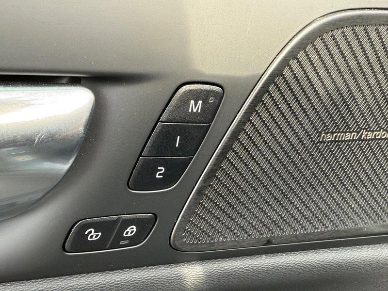 New 2025 Volvo V60 B5 Cross Country Plus w/ Protection Package Premier image 10