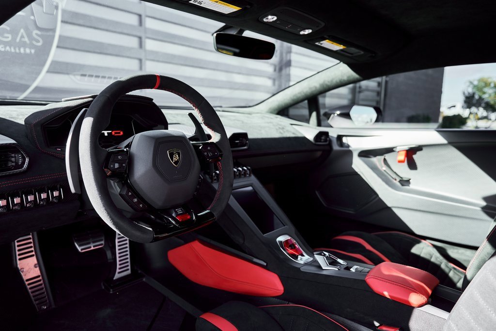 Used 2023 Lamborghini Huracan STO image 3