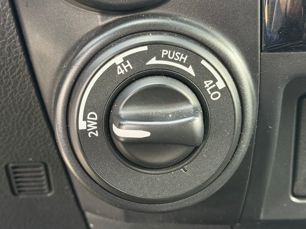 Used 2021 Nissan Titan PRO-4X w/ Pro-4x Convenience Package AWD/4WD image 16