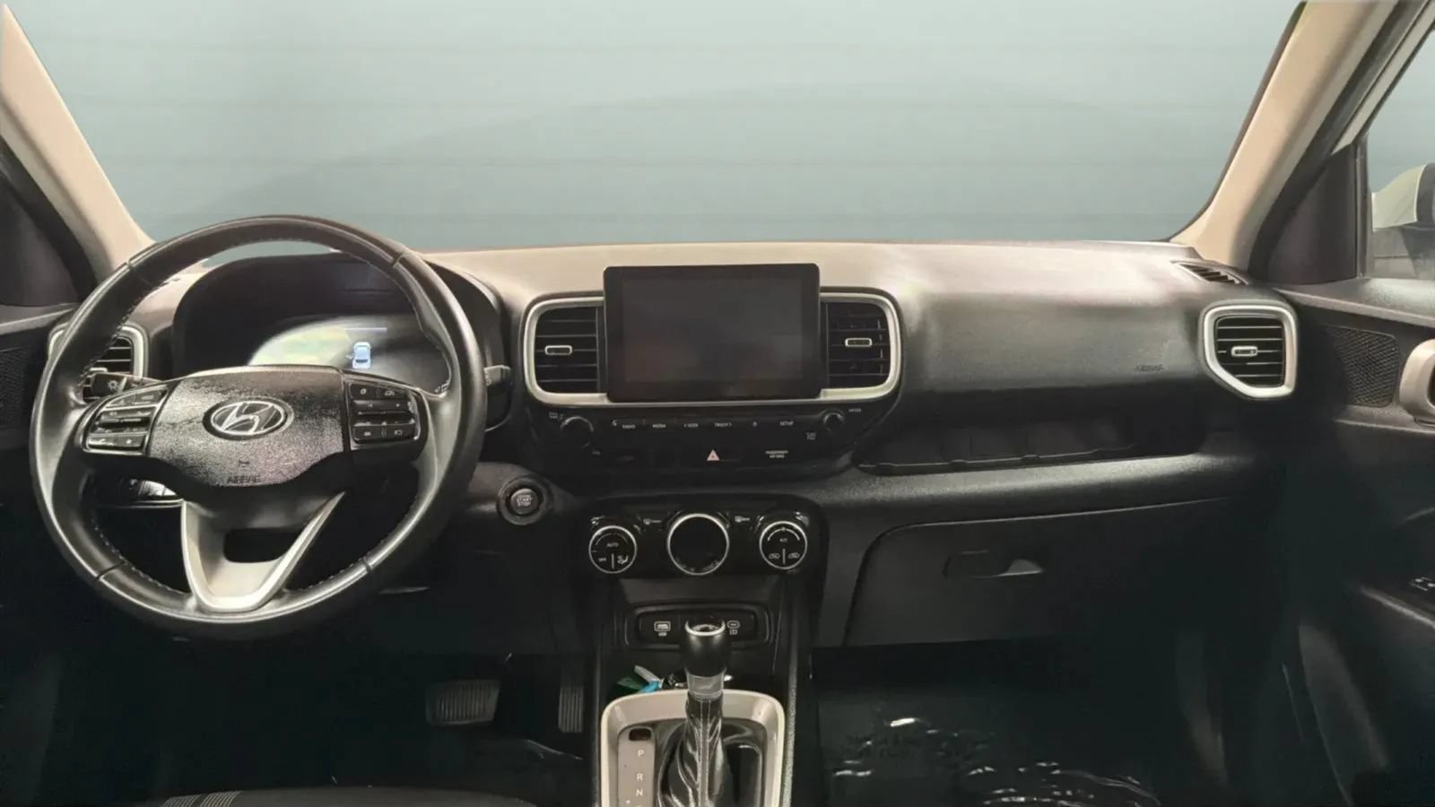 Used 2025 Hyundai Venue SEL FWD image 10