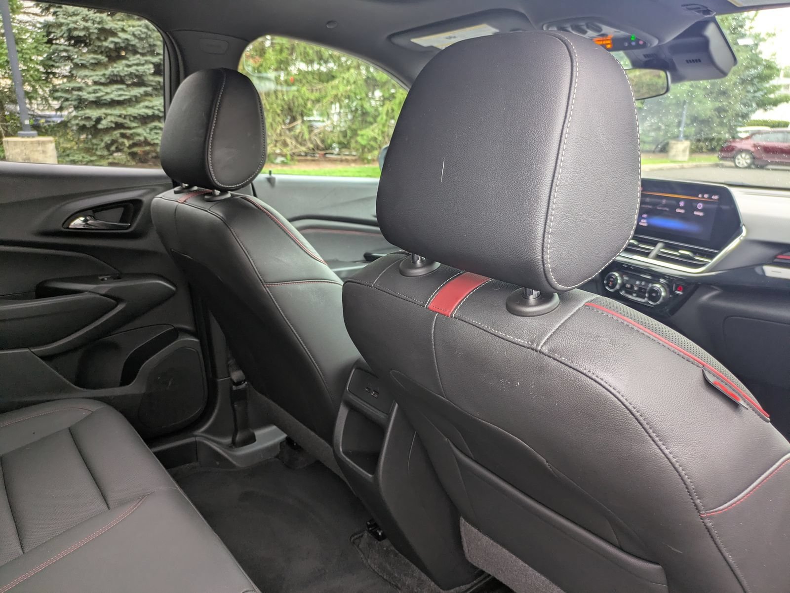 Used 2024 Chevrolet Trax RS w/ Sunroof Package FWD image 20