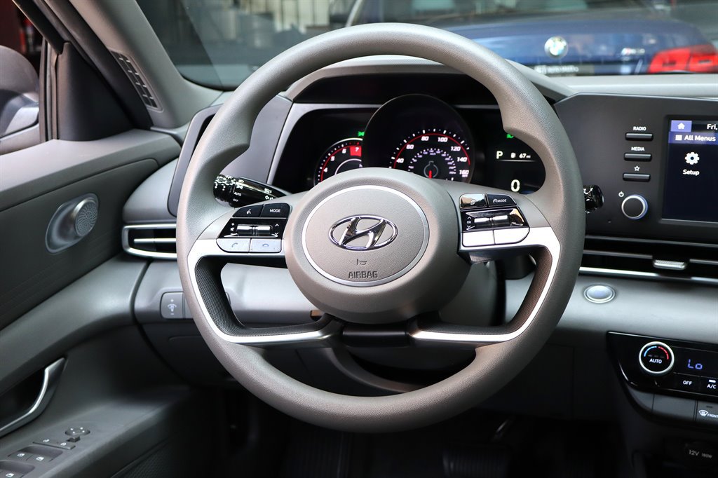 Used 2023 Hyundai Elantra SEL FWD image 15