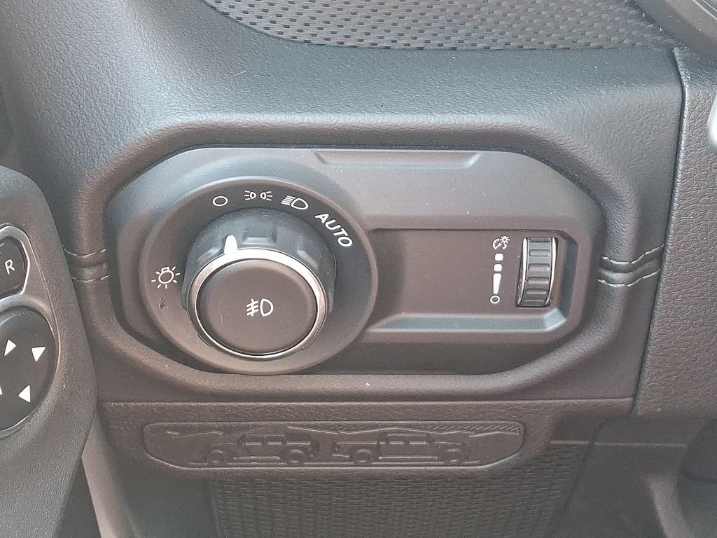 Used 2025 Jeep Wrangler Unlimited Rubicon AWD/4WD image 23