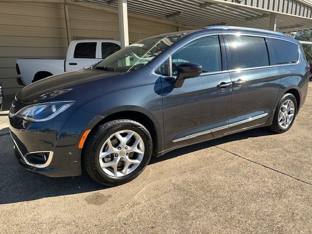 Used 2020 Chrysler Pacifica Touring-L w/ Tire & Wheel Group image 10