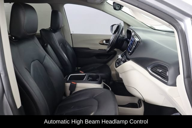 Used 2019 Chrysler Pacifica Touring-L Plus w/ Advanced Safetytec Group FWD image 19
