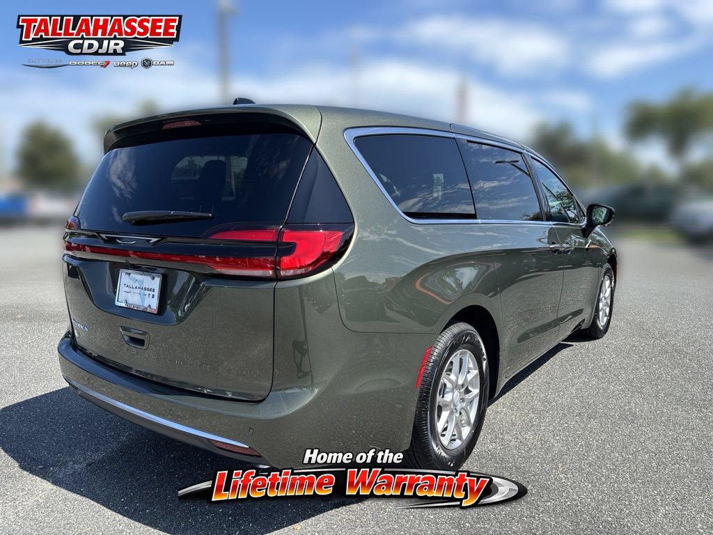 New 2027 Chrysler Pacifica Select FWD image 3
