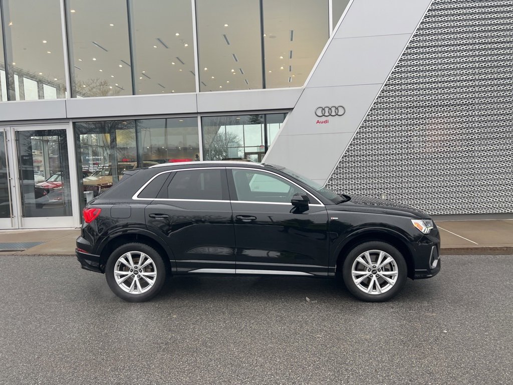 Used 2023 Audi Q3 2.0T Premium image 16