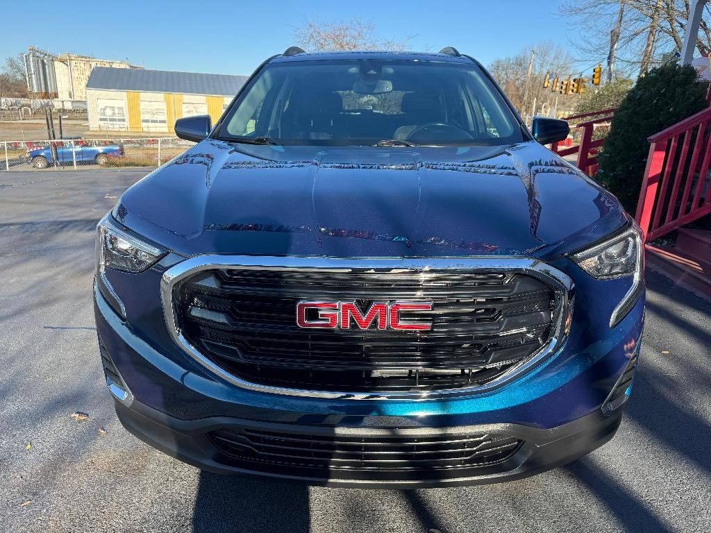Used 2021 GMC Terrain SLE w/ Driver Convenience Package image 2