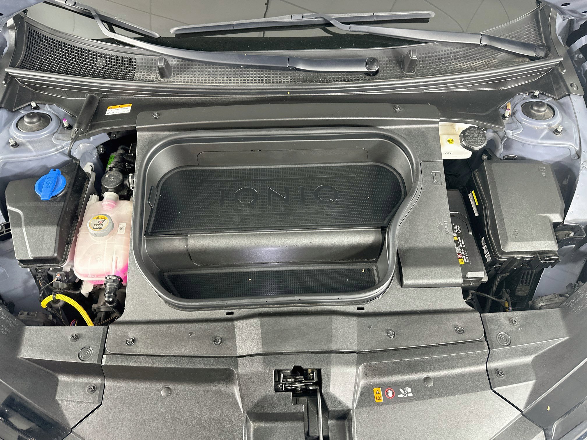 Used 2023 Volvo C40 P8 Recharge Plus AWD/4WD image 33