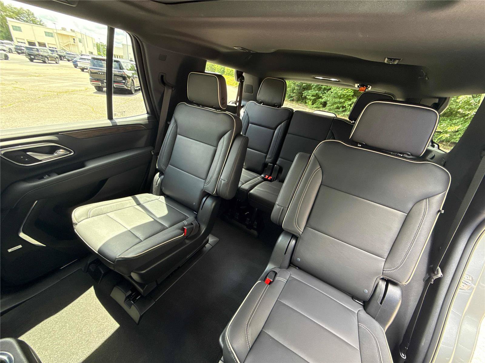Used 2023 Chevrolet Tahoe Premier AWD/4WD image 13