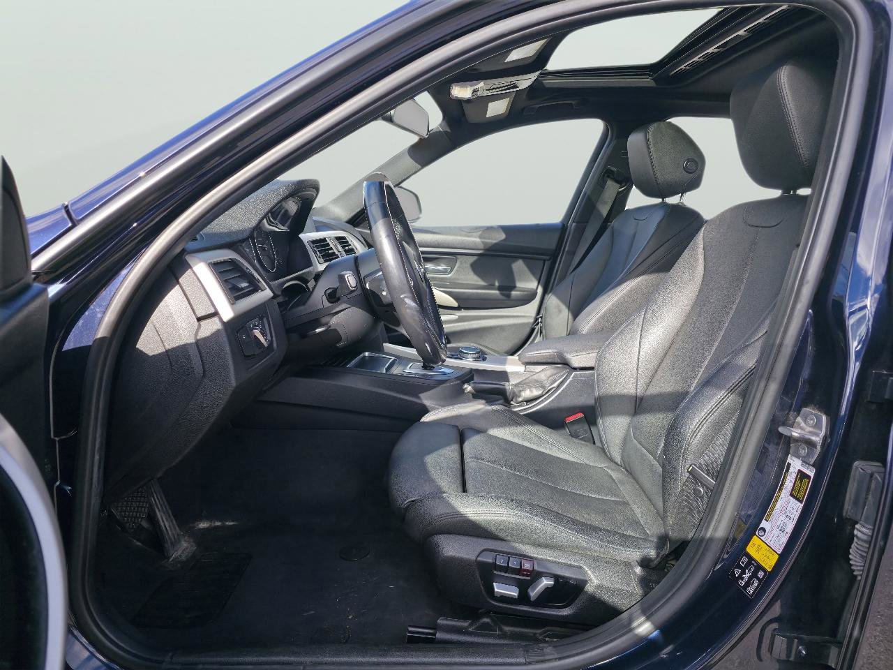 Used 2016 BMW 320i xDrive Sedan image 11