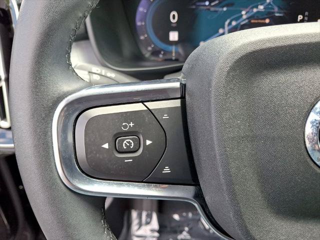 Used 2024 Volvo XC40 B5 Core AWD/4WD image 17