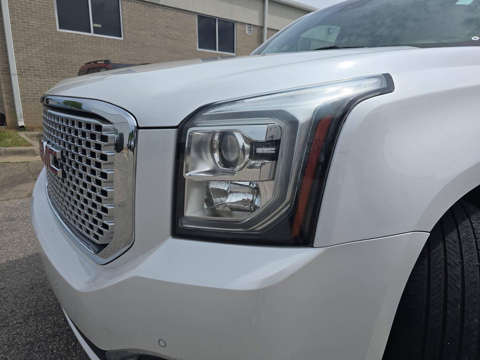 Used 2017 GMC Yukon XL Denali w/ Open Road Package AWD/4WD image 33